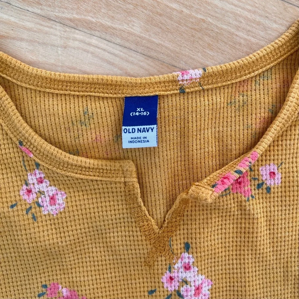 NWT Old Navy Floral Waffle Henley- Size XL